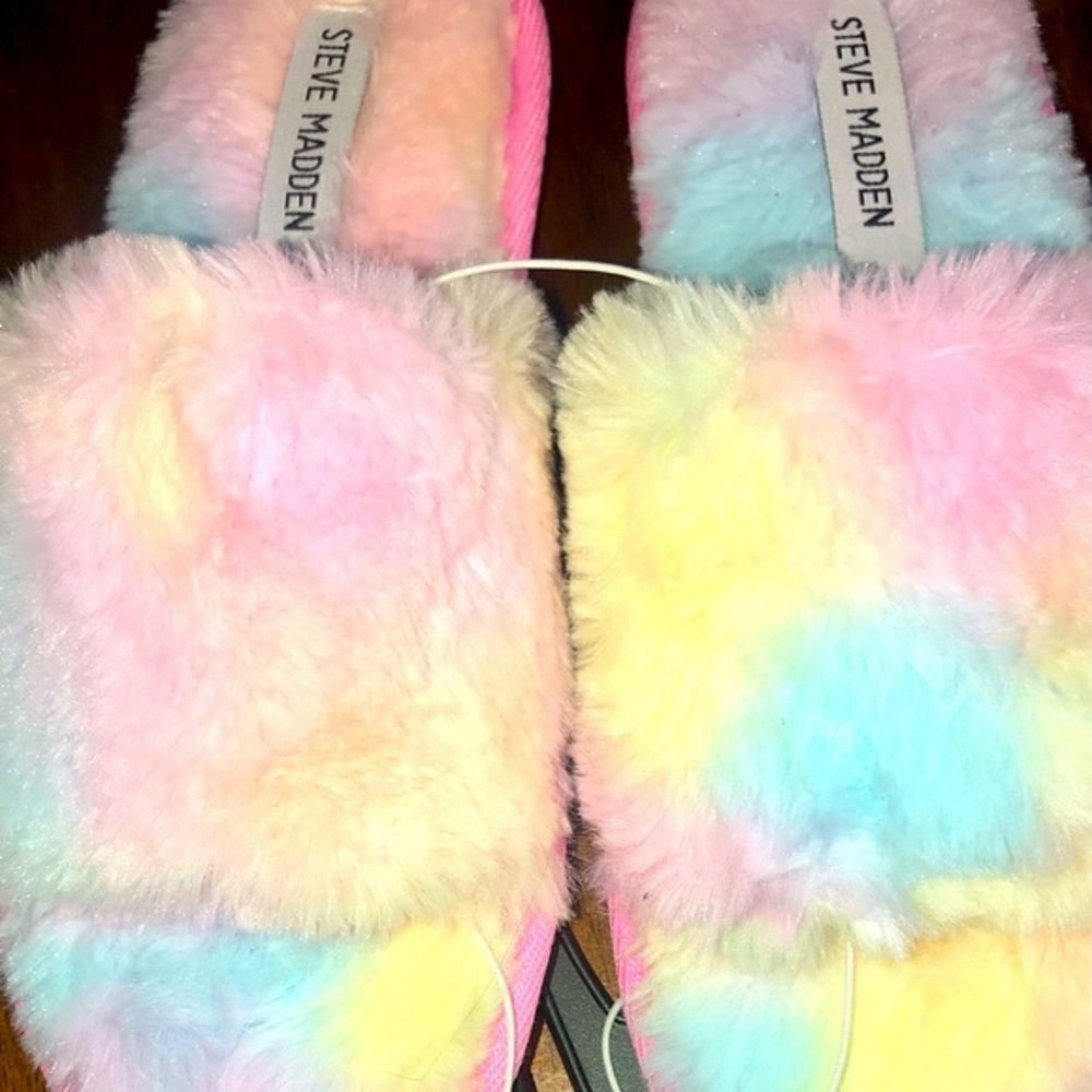 Steve Madden Slipper Squishy memory foam tie dye